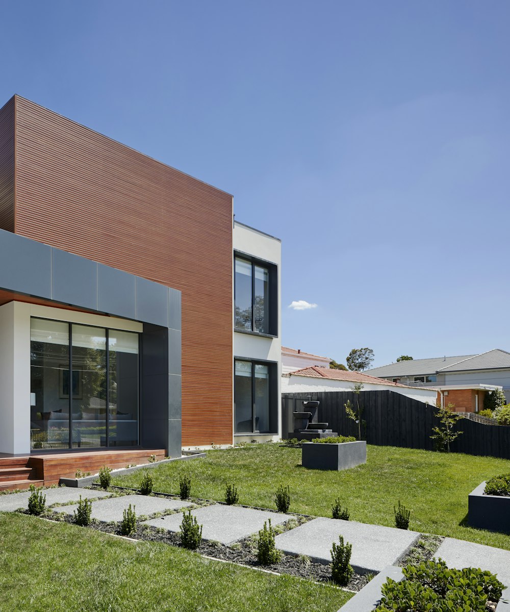Bahçeli modern villa — 2